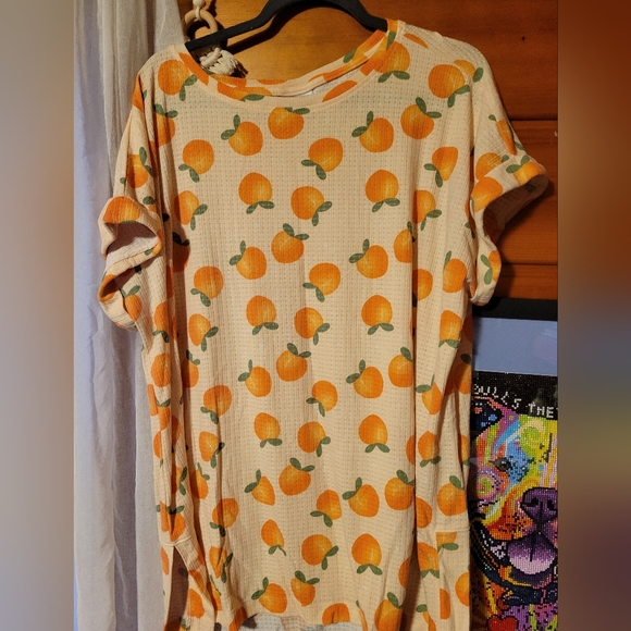 LuLaRoe Tops - Lularoe Leah with peaches xl